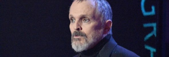 Miguel Bosé preocupa a todos por su salud en los Latin Grammy